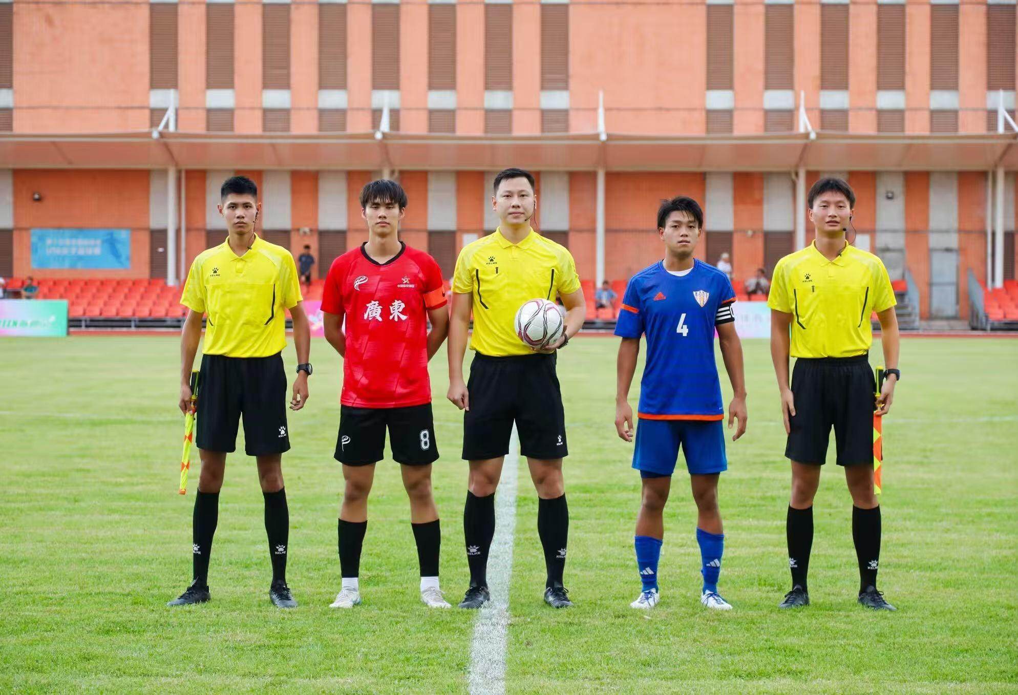 alt, 足球的互动 alt, 足球的互动